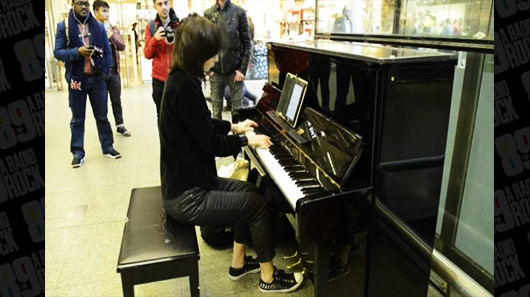 Músicas do Metallica no piano, no metrô e em Londres