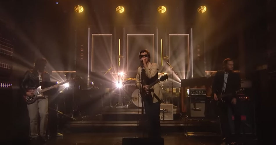 Arctic Monkeys apresenta seu novo single, “Body Paint”, na TV americana
