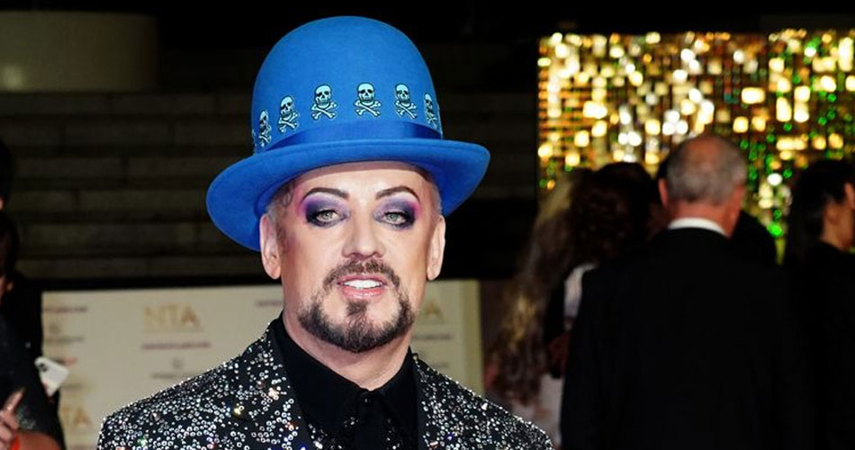 “Indústria da música é comandada por pessoas idosas que têm medo de envelhecer”, diz Boy George