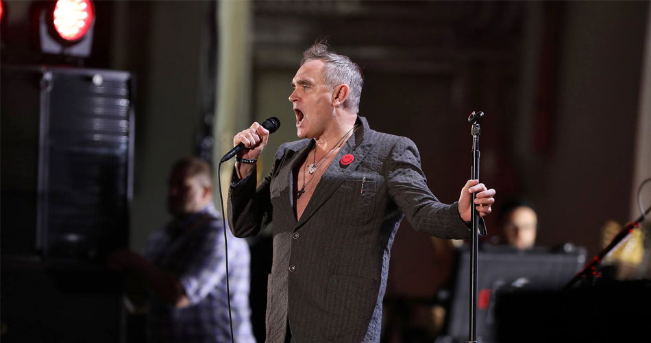 Após “fiascos recentes”, Morrissey anuncia retorno aos palcos