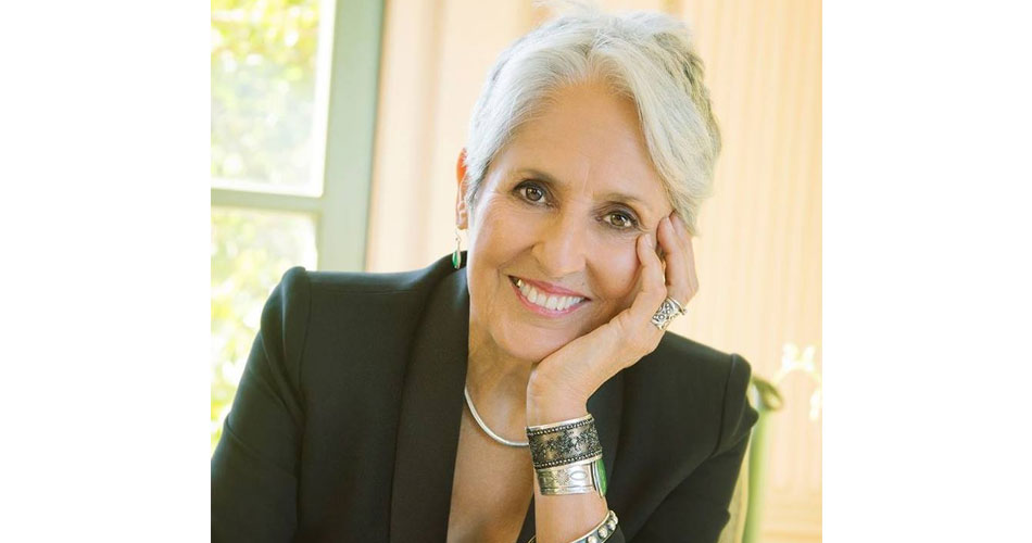 Joan Baez altera letra de música em apoio à Kamala Harris