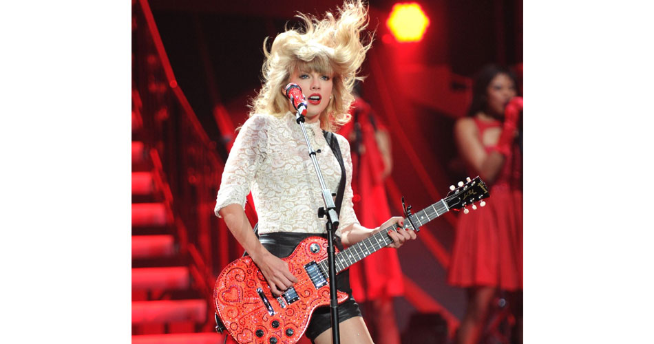 Taylor Swift aparece em lista dos guitarristas mais influentes da atualidade