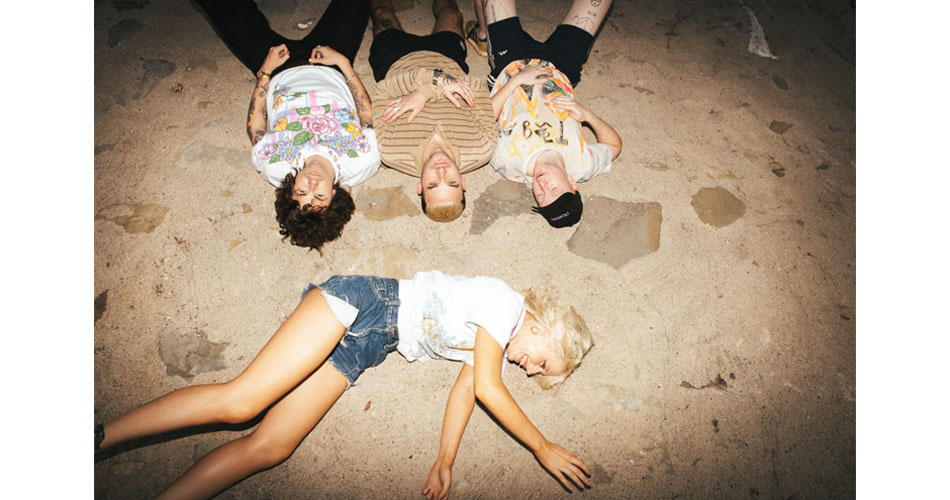 Amyl and The Sniffers anuncia primeiro álbum em três anos; veja clipe do single de estreia