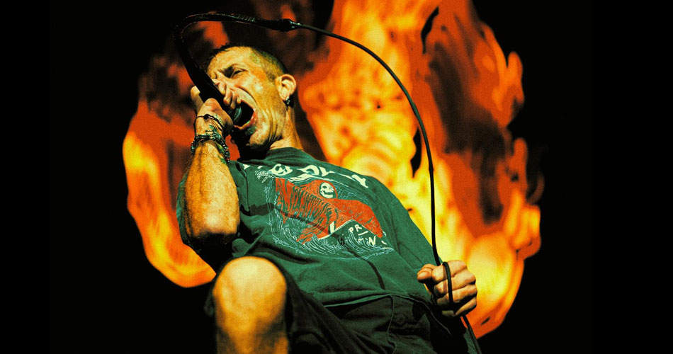 Vocalista do Lamb Of God detona fãs que filmam shows: “desliguem seus malditos celulares”