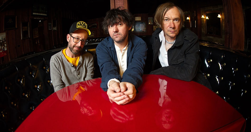 Bright Eyes mostra a cara do punk rock de 2024 com novo single “Rainbow Overpass”