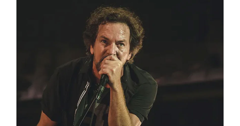 Pearl Jam evoca Pink Floyd em show para cutucar políticos