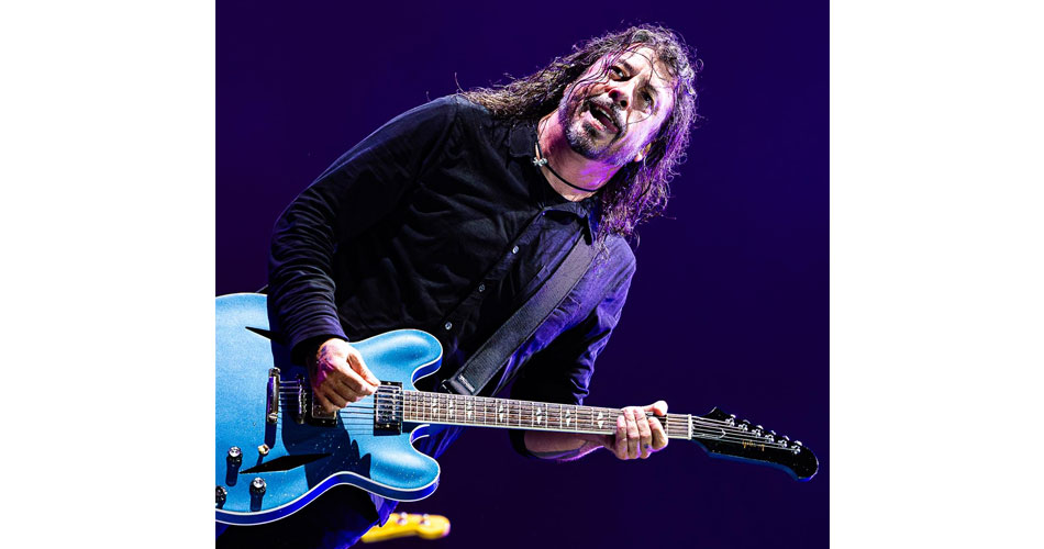 Dave Grohl revela que se tornou pai “fora do casamento”