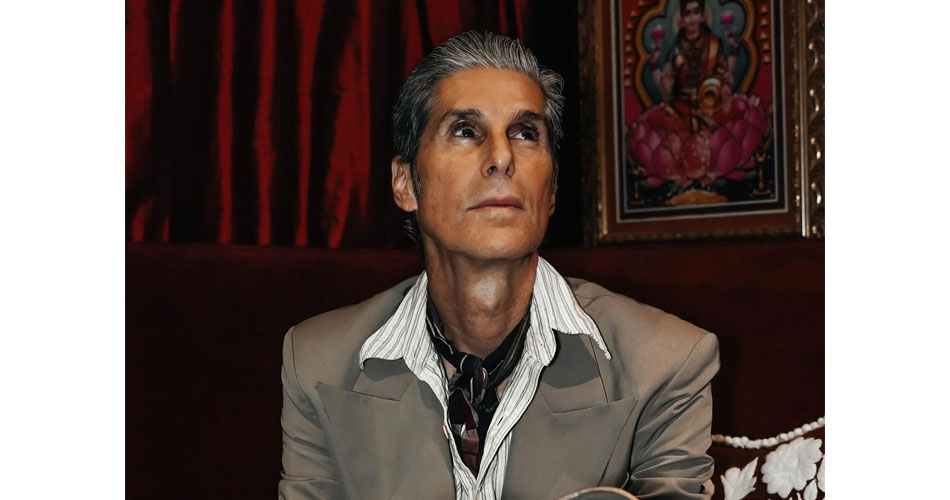 Perry Farrell se desculpa após cancelamento da turnê do Jane’s Addiction