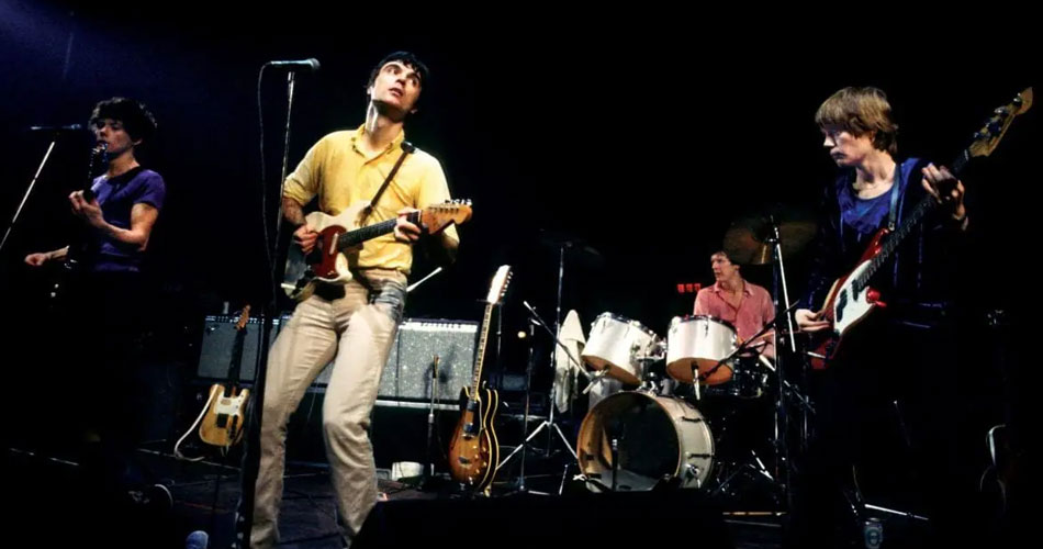 Talking Heads anuncia reedição de seu álbum de estreia e libera versão acústica de “Psycho Killer”