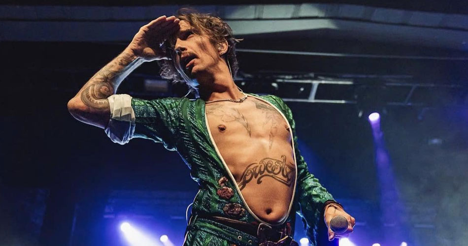 The Darkness retorna ao topo das paradas após vídeo viral de Taylor Swift