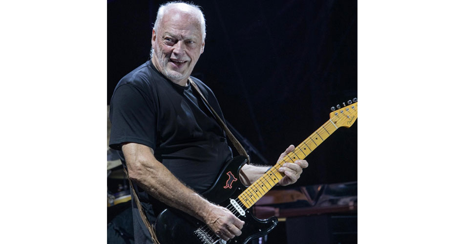 David Gilmour dribla problema com guitarra e faz solo épico de “Comfortably Numb”